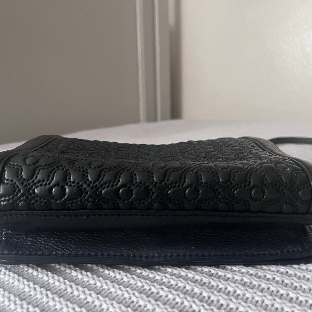 ✨Tory Burch Black Embossed Bryant Crossbody Bag✨ - Picture 5 of 14